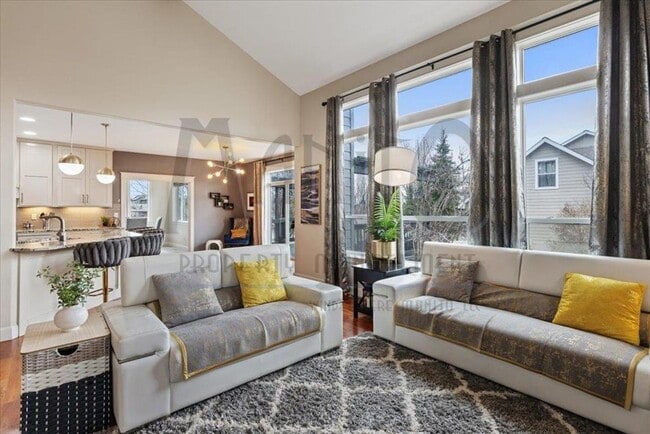 Building Photo - Spacious Trickle Creek Home