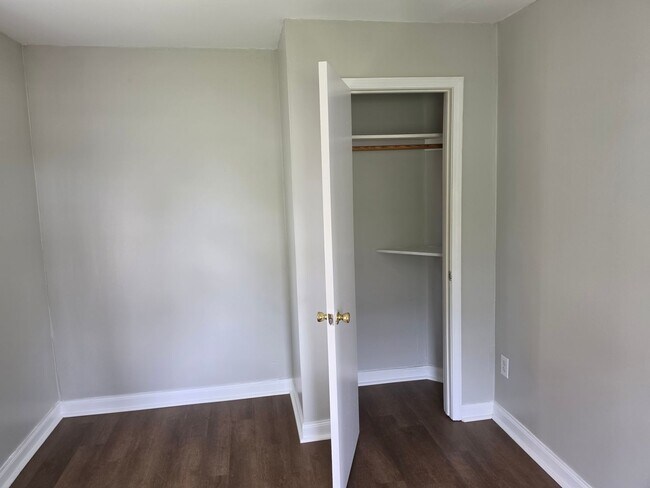 Building Photo - 2 Bedroom 1 Bath House in Southwest Roanoke