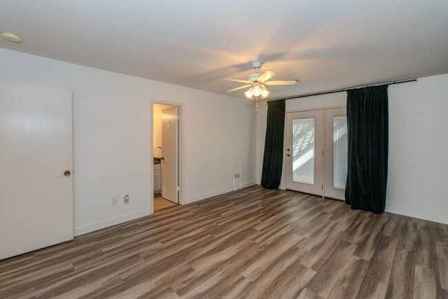Building Photo - 5975 Meadow Way
