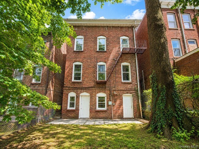 Building Photo - 167 Liberty St