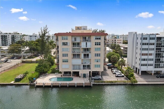 Building Photo - 9341 E Bay Harbor Dr