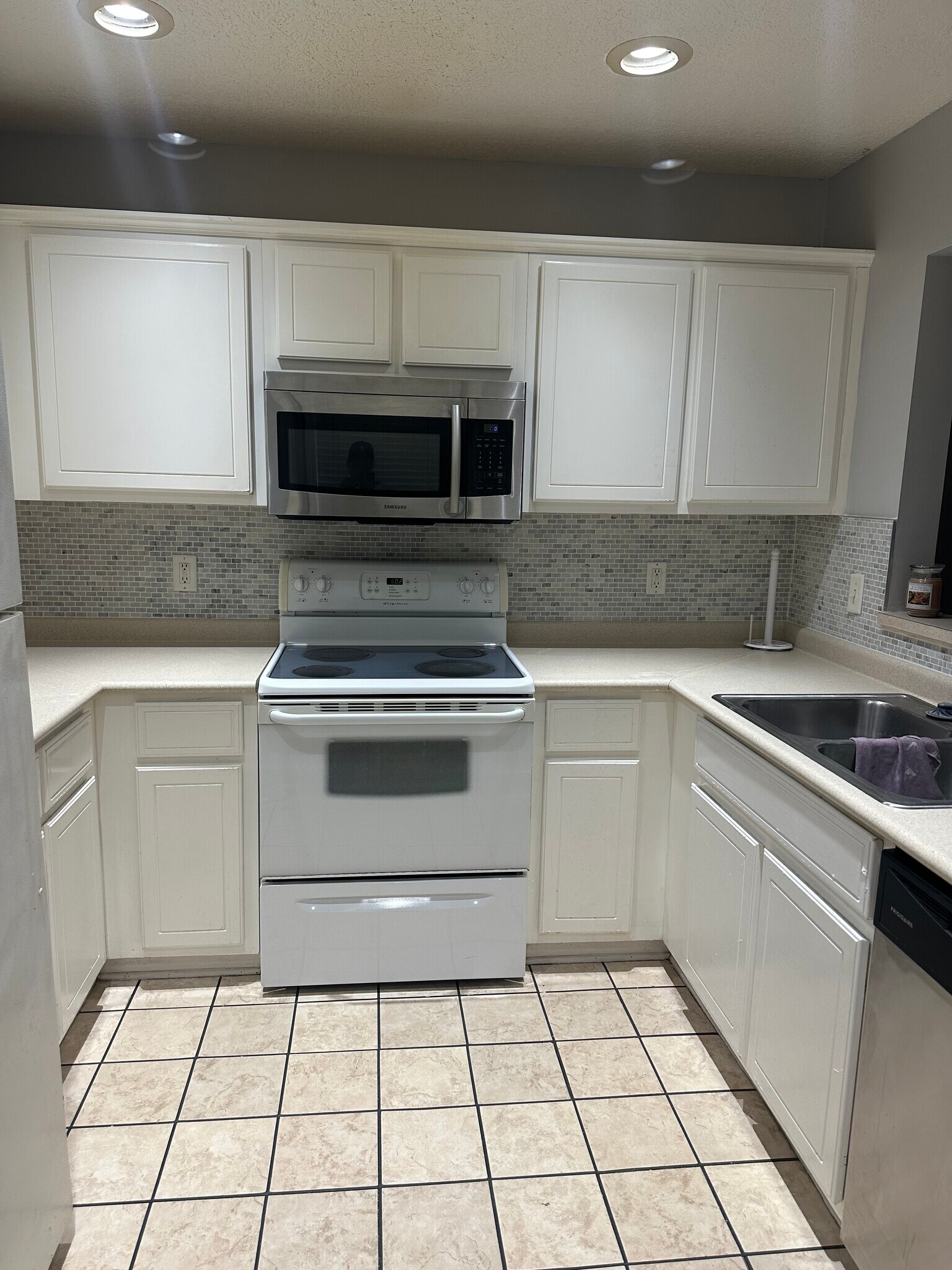 Building Photo - 104 Camellia Ct