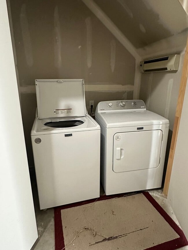 Building Photo - GORGEOUS Home!!!!