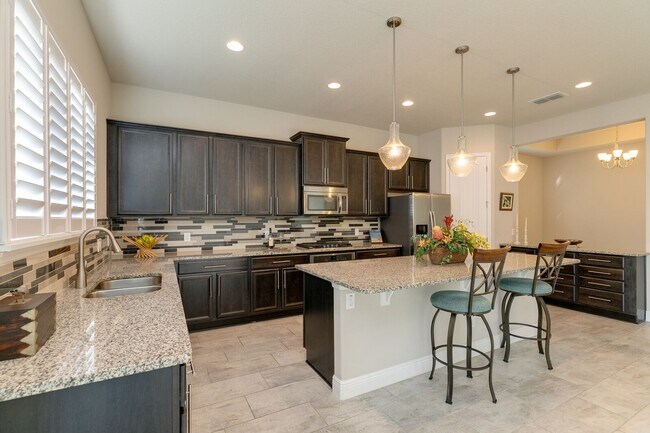 Building Photo - Luxury Living At An Affordable Price