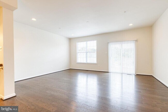 Building Photo - 1308 Ray Ln