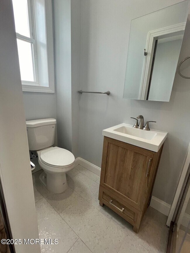 Building Photo - 201 Lareine Ave