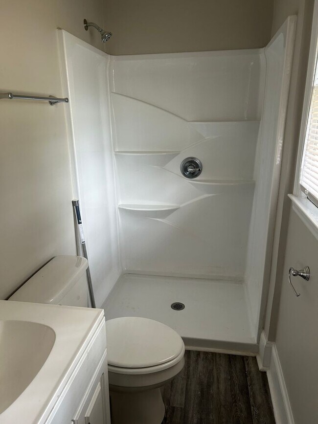 Building Photo - 412 Kingston Ave