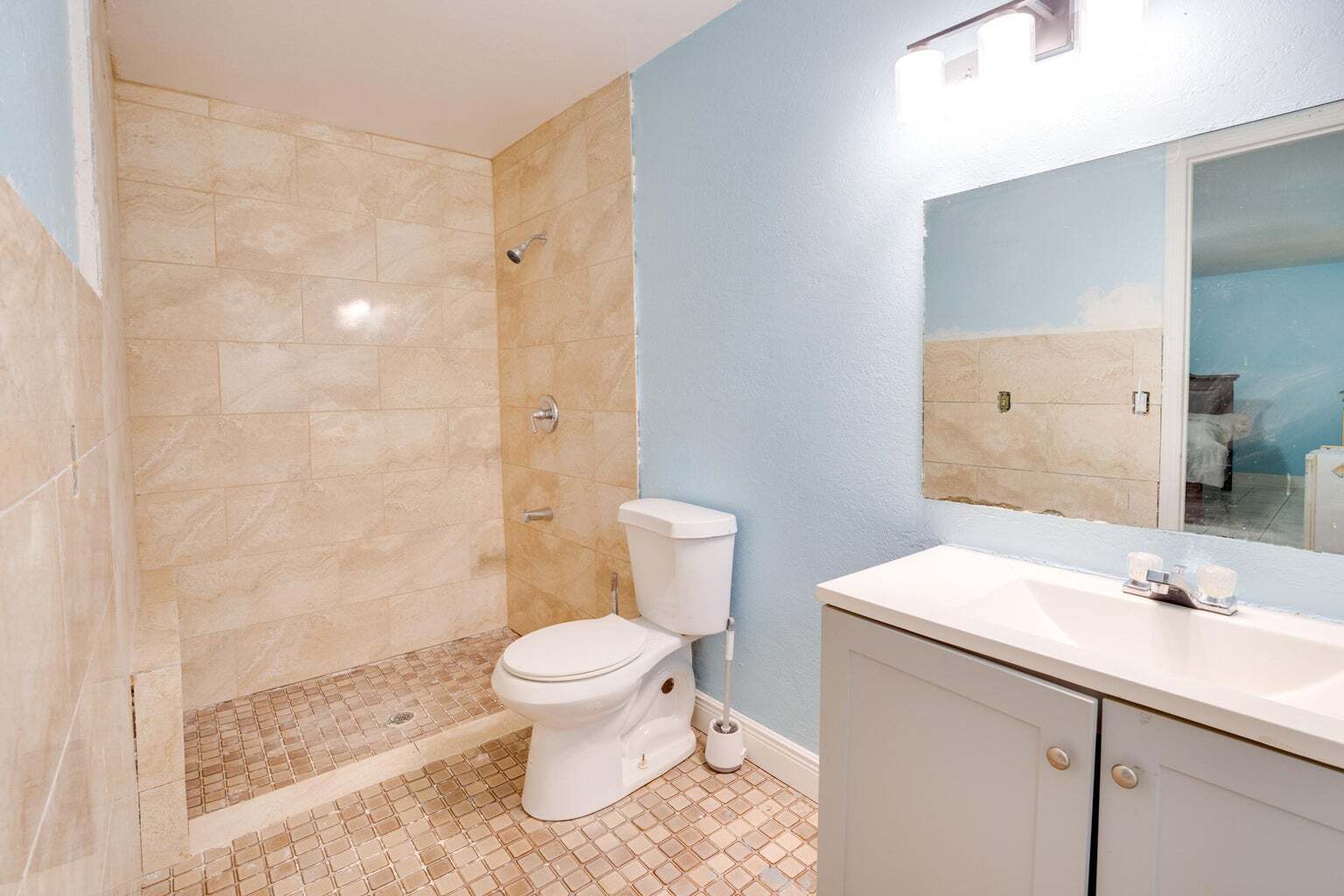 Building Photo - 813 Truman St