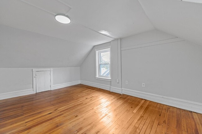 Building Photo - 378 N Evans St