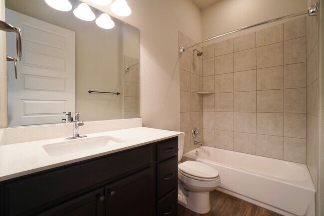 Building Photo - 6650 Verona Pl