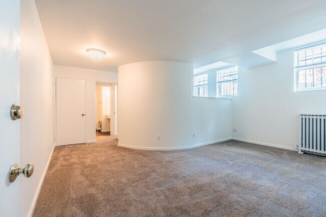 Building Photo - The Iris Apartments