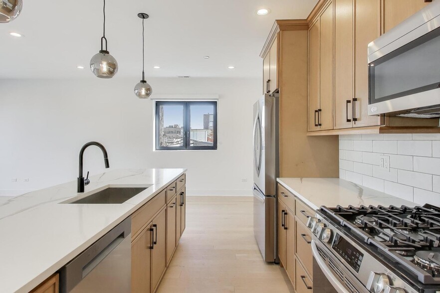 Building Photo - 1619 W Lawrence Ave