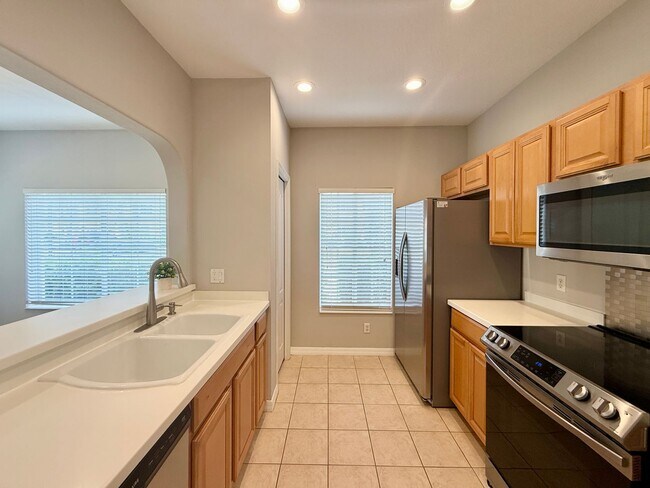 Building Photo - Clean and Comfortable 3 Bedroom Townhome