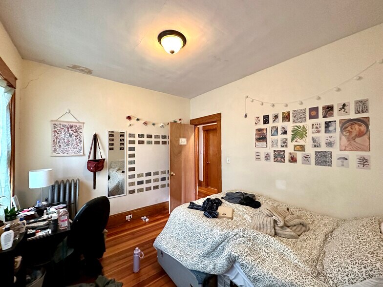 Building Photo - 30 Adams St