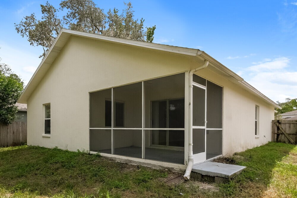 Building Photo - 11027 Kenmore Dr