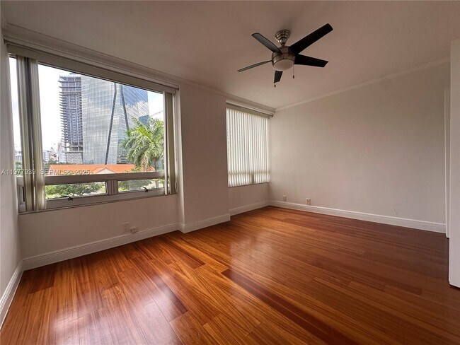 Building Photo - 1541 Brickell Ave