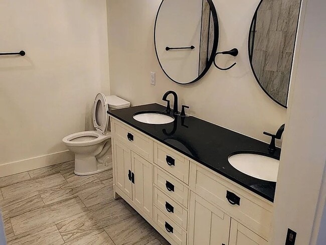 Building Photo - Bright & Modern Newly Built Home!!