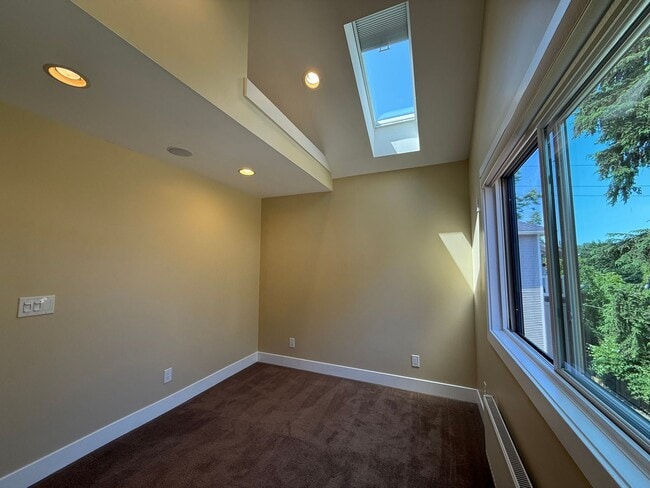 Building Photo - Fabulous Queen Anne Home with LOTS of EXTRAS!