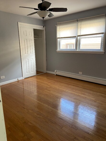 Building Photo - 3520 W 59th St