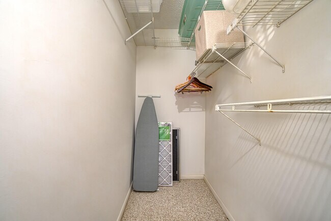 Building Photo - 438 Mansfield K