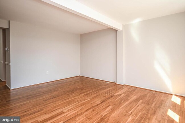 Building Photo - 10231 Millstream Dr