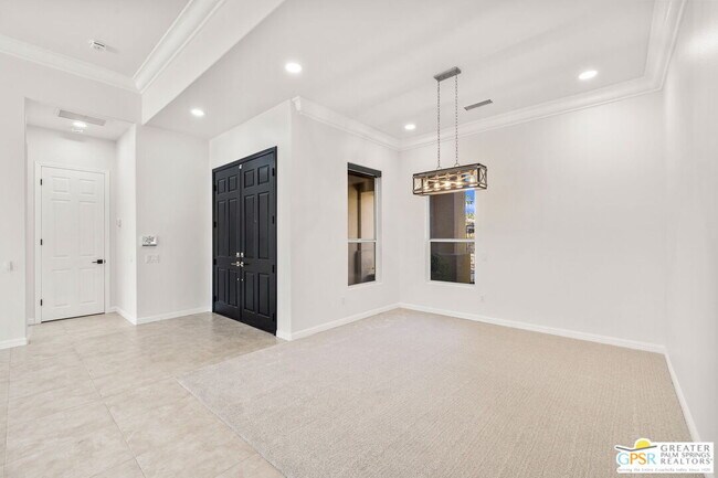 Building Photo - 4 Hillcrest Dr