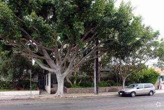 Building Photo - 208 E Imperial Ave