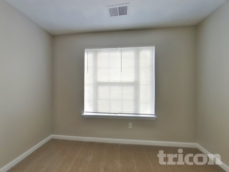 Building Photo - 9870 Rivercliff Ln
