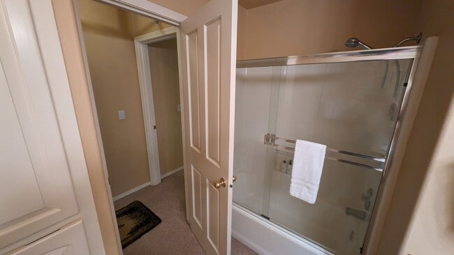 Building Photo - Furnished Sunriver 3 Bedroom Home Availabl...