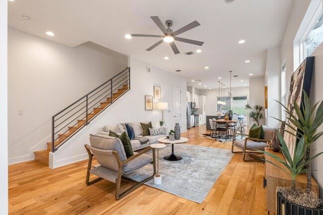 Building Photo - 1301 Cometa St