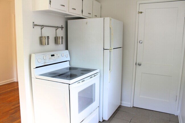 Building Photo - 3806 Gardner Ave