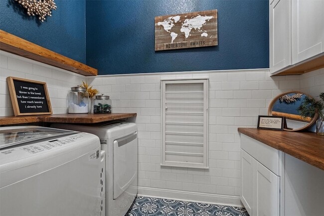 Building Photo - 4945 Strada Dr