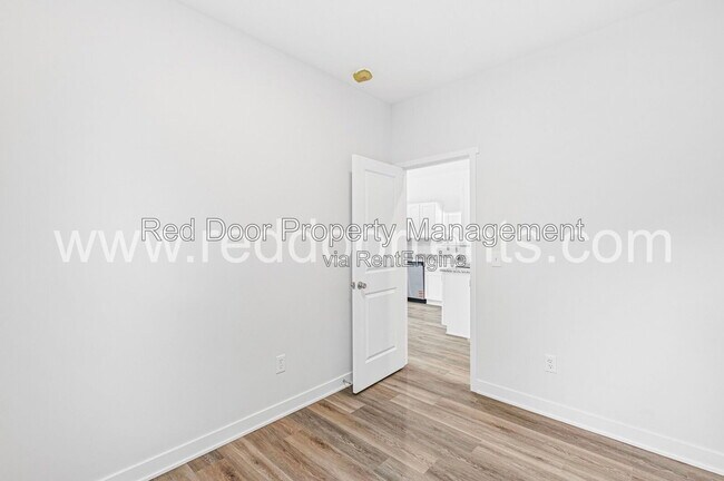 Building Photo - 728 Parkway Ave
