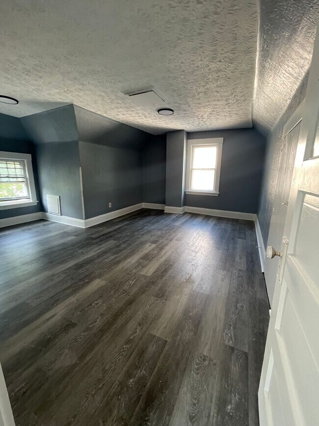 Building Photo - SECTION 8 and EDEN Accepted! Newly renovat...