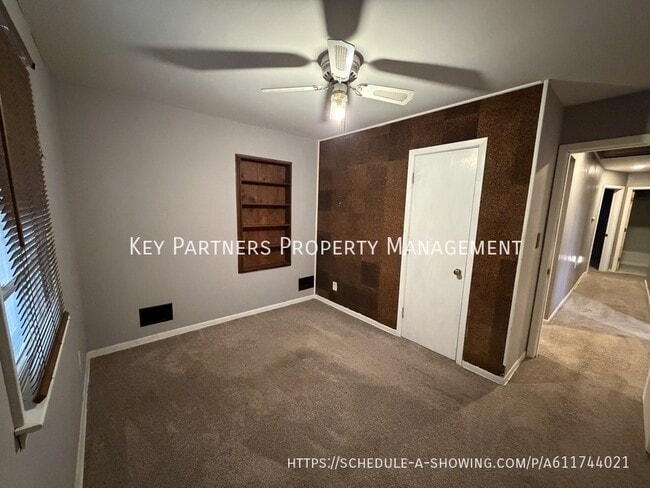 Building Photo - 821 S Edgemere Dr