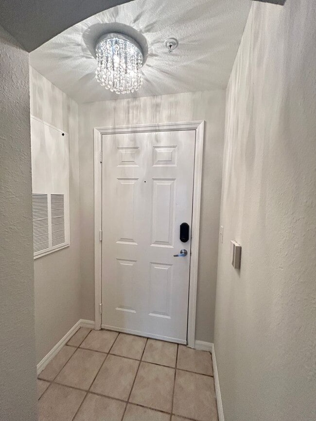 Building Photo - 1 Bed/1 Bath Condo in Gorgeous Resort Style Community