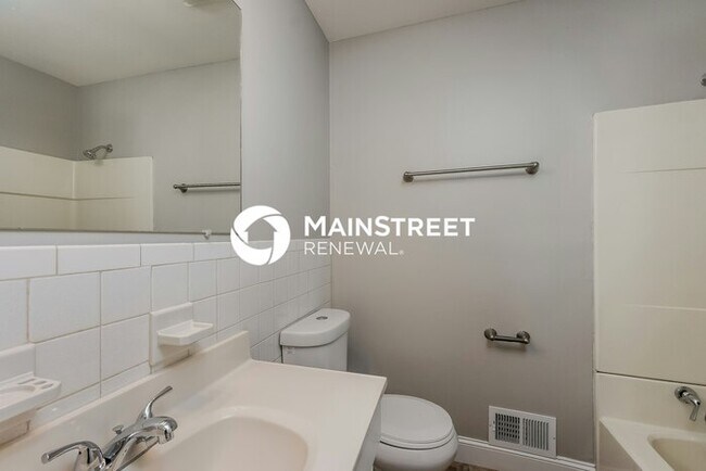 Building Photo - 3 Bedroom Pet-Friendly Home in LOUISVILLE,...