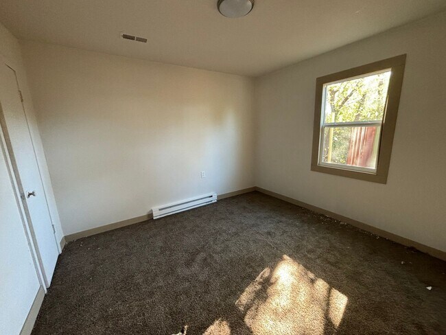 Building Photo - 533 SE 36th St
