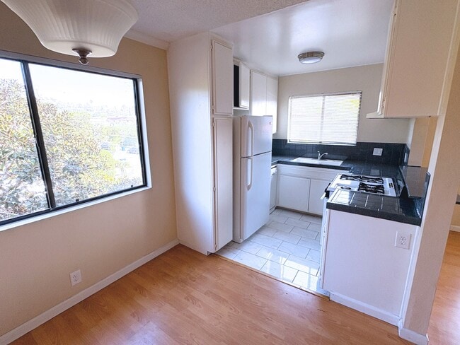 Building Photo - Franklin Vista Apartments
