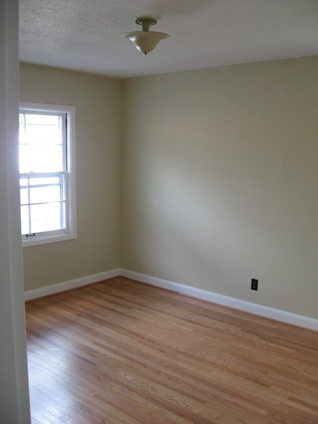 Bedroom #2 - 2910 NE Mason