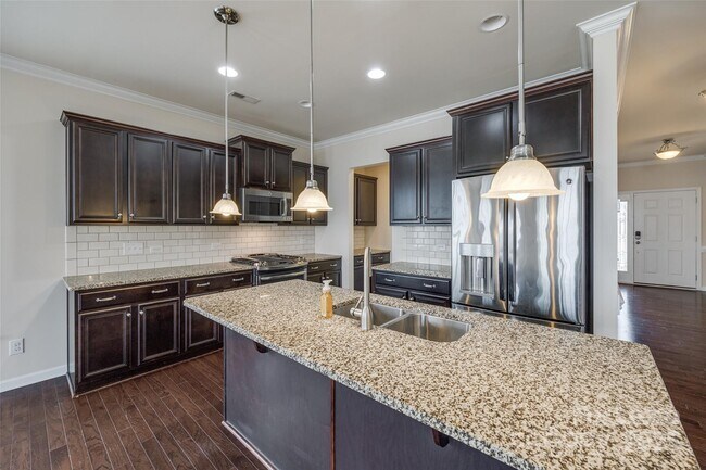 Building Photo - 327 Hawks Creek Pkwy