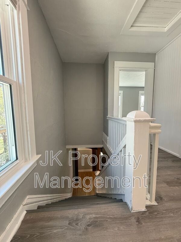 Building Photo - 913 5th Ave N