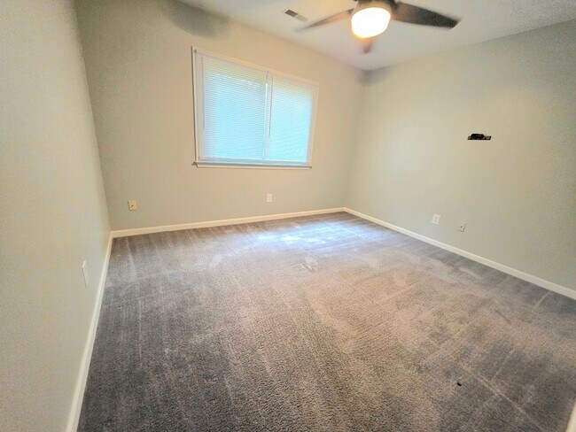 Building Photo - 415 Rosewood Ln