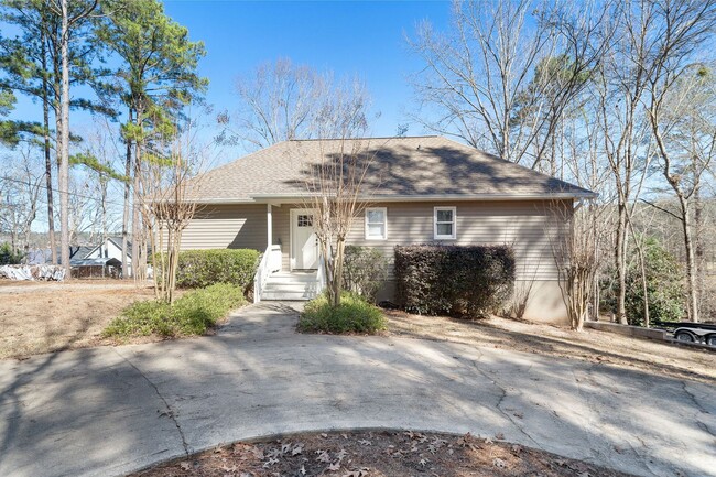 Building Photo - Lakefront Oconee Home