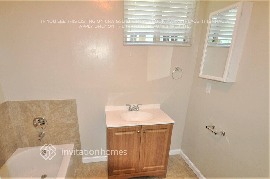 Building Photo - 7108 Heliotrope Ave