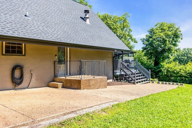 Building Photo - 272 Rio Vista Dr