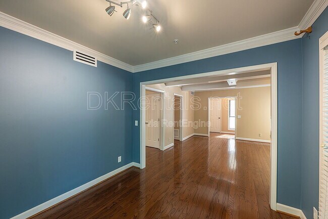 Building Photo - 103 Ashling SE