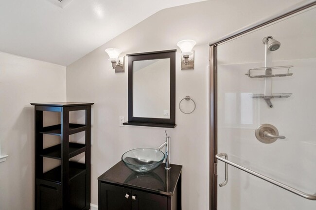 Building Photo - Spacious Home with Detached 1 bed 1 bath ADU in Los Altos!