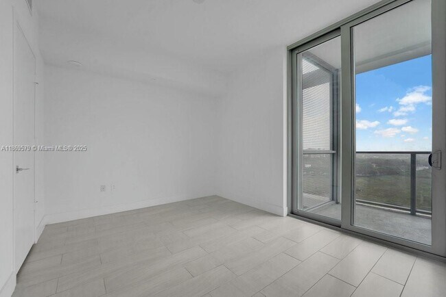 Building Photo - 2000 Metropica Wy