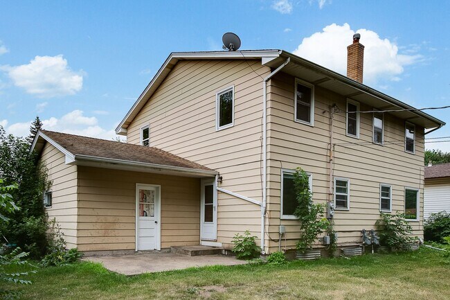 Building Photo - Updated 3 Bedroom Duplex in Battle Creek